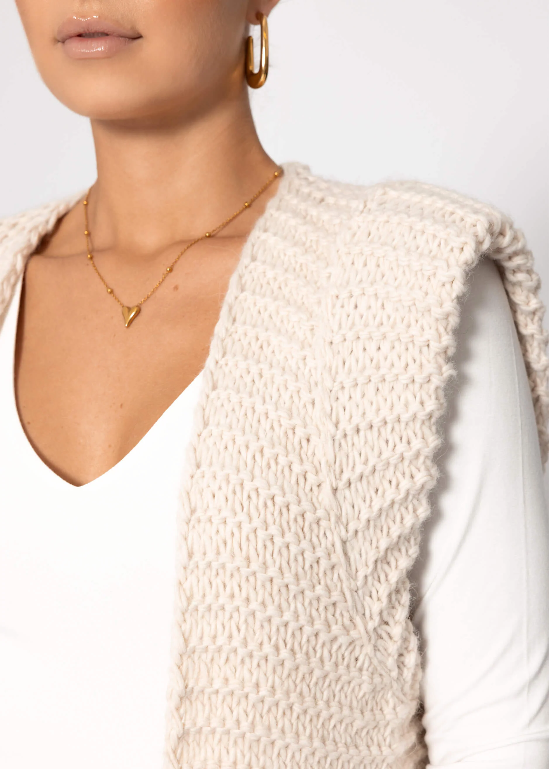 Long sleeveless knitted vest with structured shoulders - off-white - Image 5