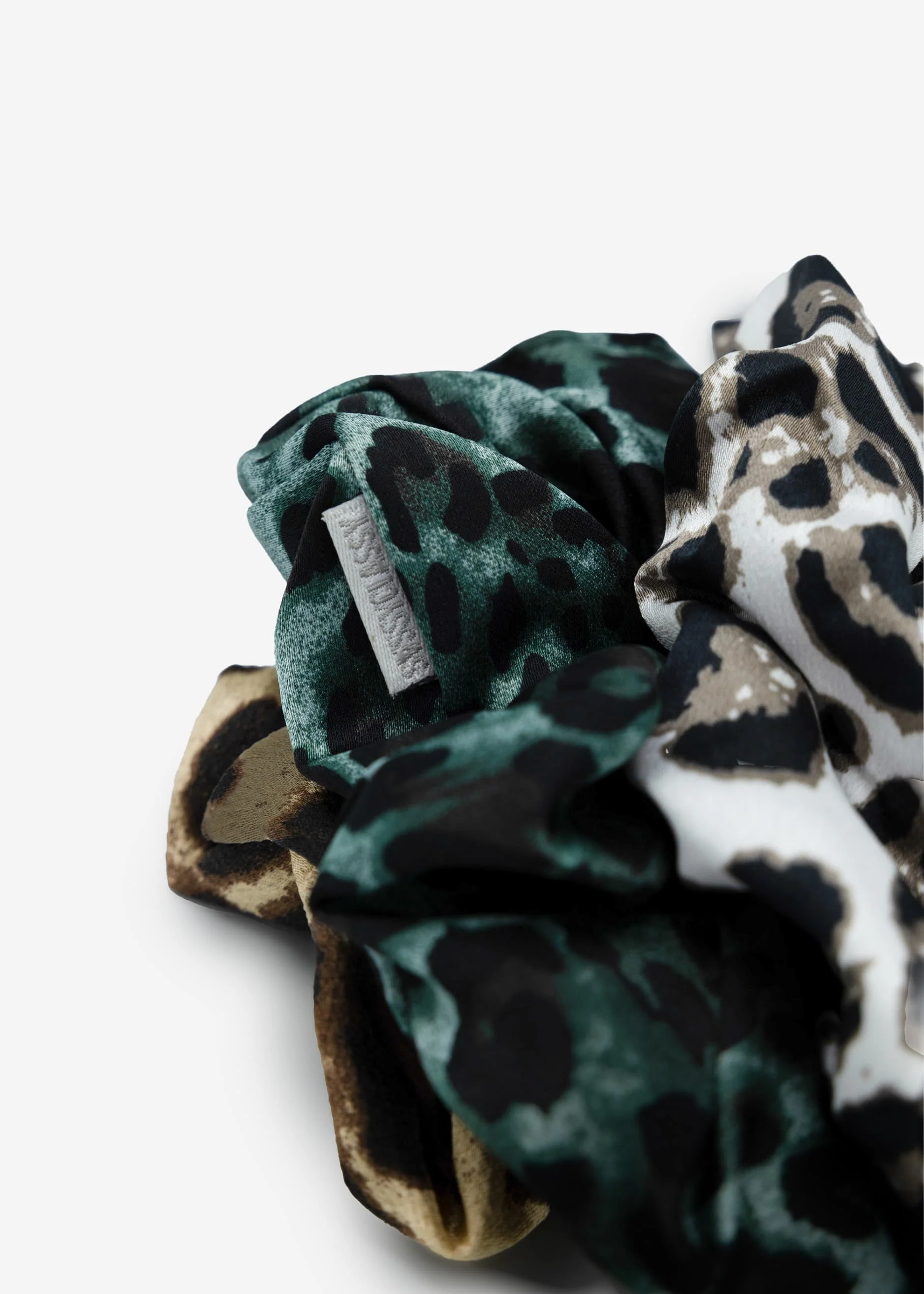 Set of 3 scrunchies in leo print - offwhite-green-beige - Image 3