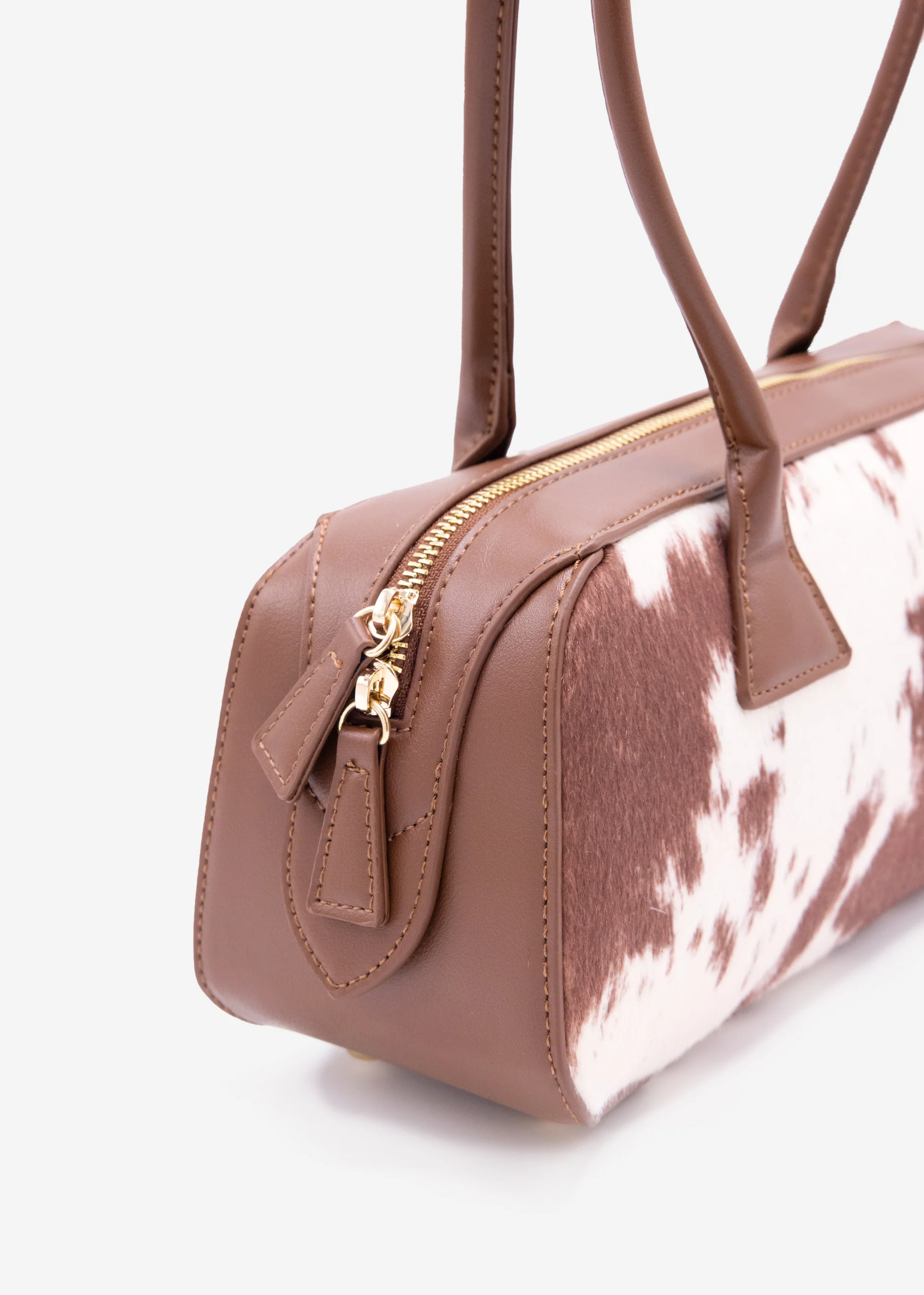 Shoulder bag made of synthetic leather with cow print - brown - Image 5